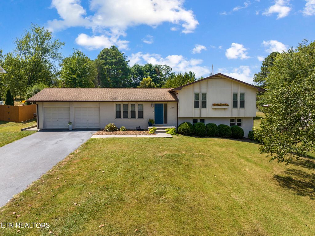 Photo of 229 McFee Rd, Farragut, TN 37934 (MLS # 1274710)