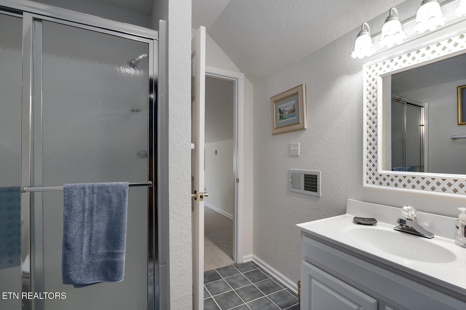 Loudon, Tennessee 37774, United States, 3 Bedrooms Bedrooms, ,3 BathroomsBathrooms,Residential,Active,109750