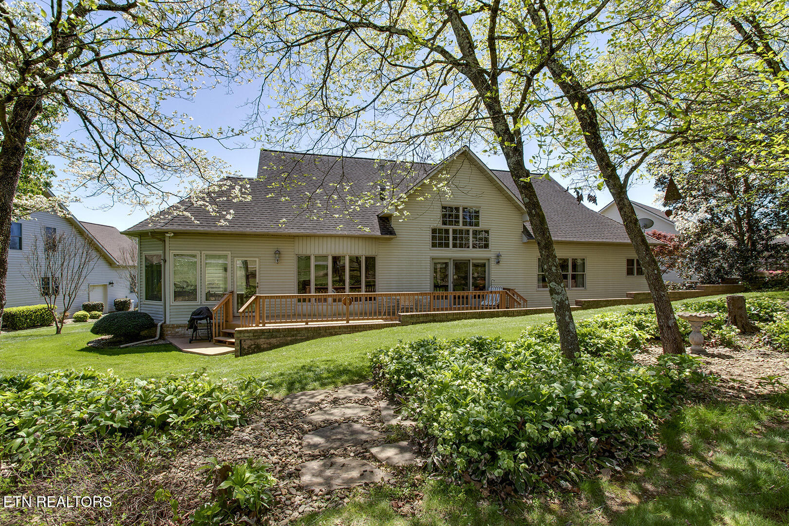 Loudon, Tennessee 37774, United States, 3 Bedrooms Bedrooms, ,3 BathroomsBathrooms,Residential,Active,109750