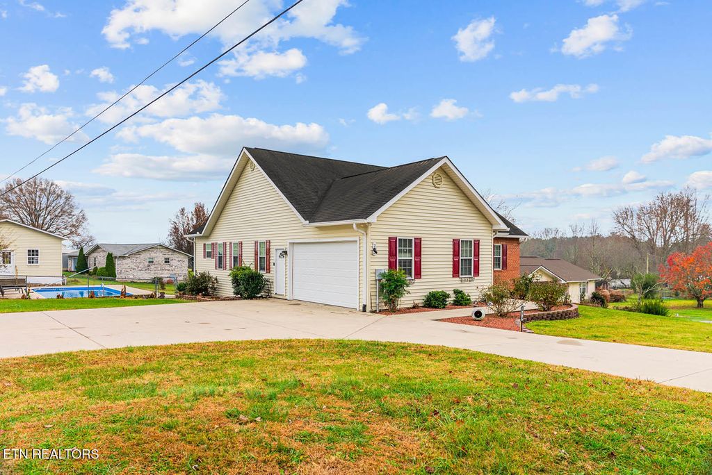 Photo of 273 Washington Street St, Crossville, TN 38572 (MLS # 1315618)