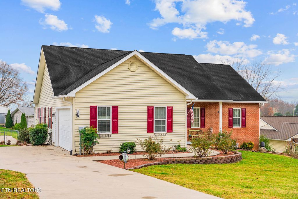 Photo of 273 Washington Street St, Crossville, TN 38572 (MLS # 1315618)