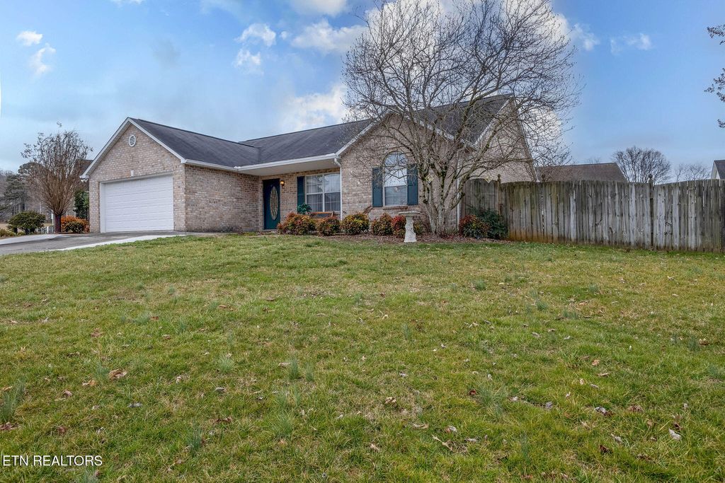 Photo of 529 Pebble Creek Rd, Knoxville, TN 37918 (MLS # 1330759)