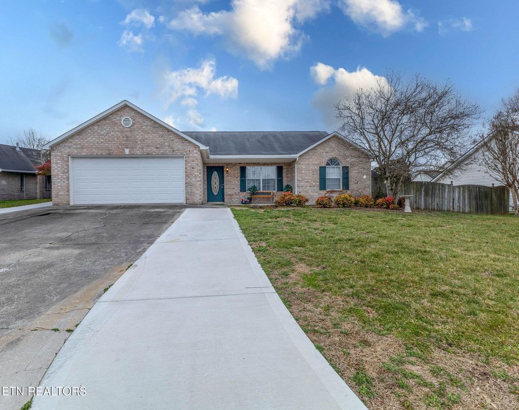 Photo of 529 Pebble Creek Rd, Knoxville, TN 37918 (MLS # 1330759)