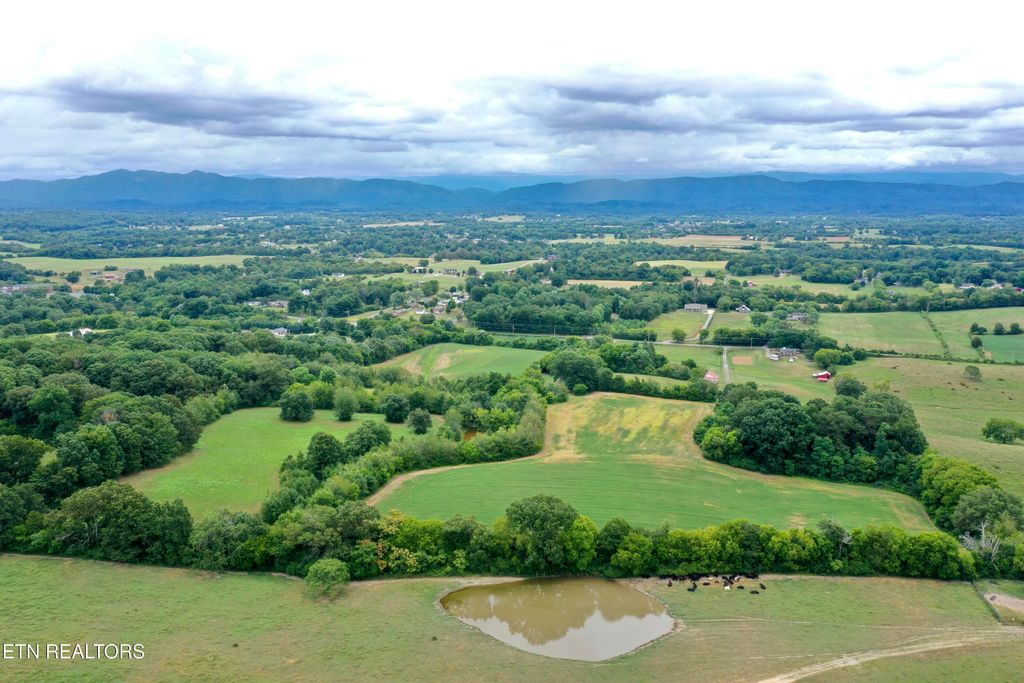 Photo of 141 Saratoga Drive, Maryville, TN 37804 (MLS # 1318698)