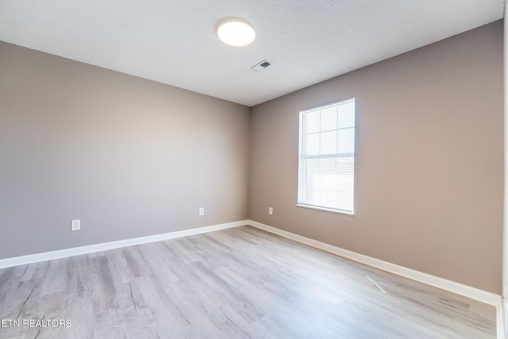 Photo of 334 Hawthorne Oaks Way, Powell, TN 37849 (MLS # 1335390)