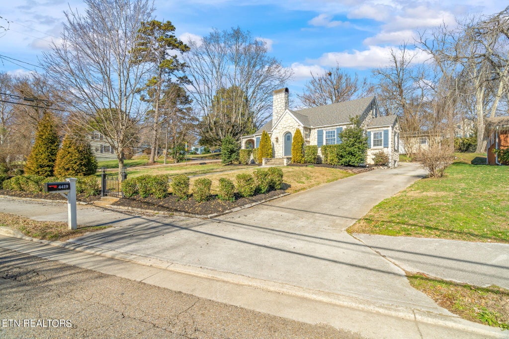Photo of 4419 Sutherland Ave, Knoxville, TN 37919 (MLS # 1253417)