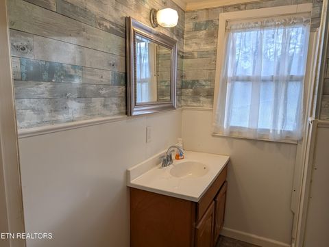 Tiny photo for 625 W Rhea Ave, Spring City, TN 37381 (MLS # 1328069)