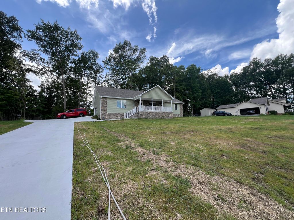 Photo of 310 Summerwind Drive, Crossville, TN 38571 (MLS # 1281621)