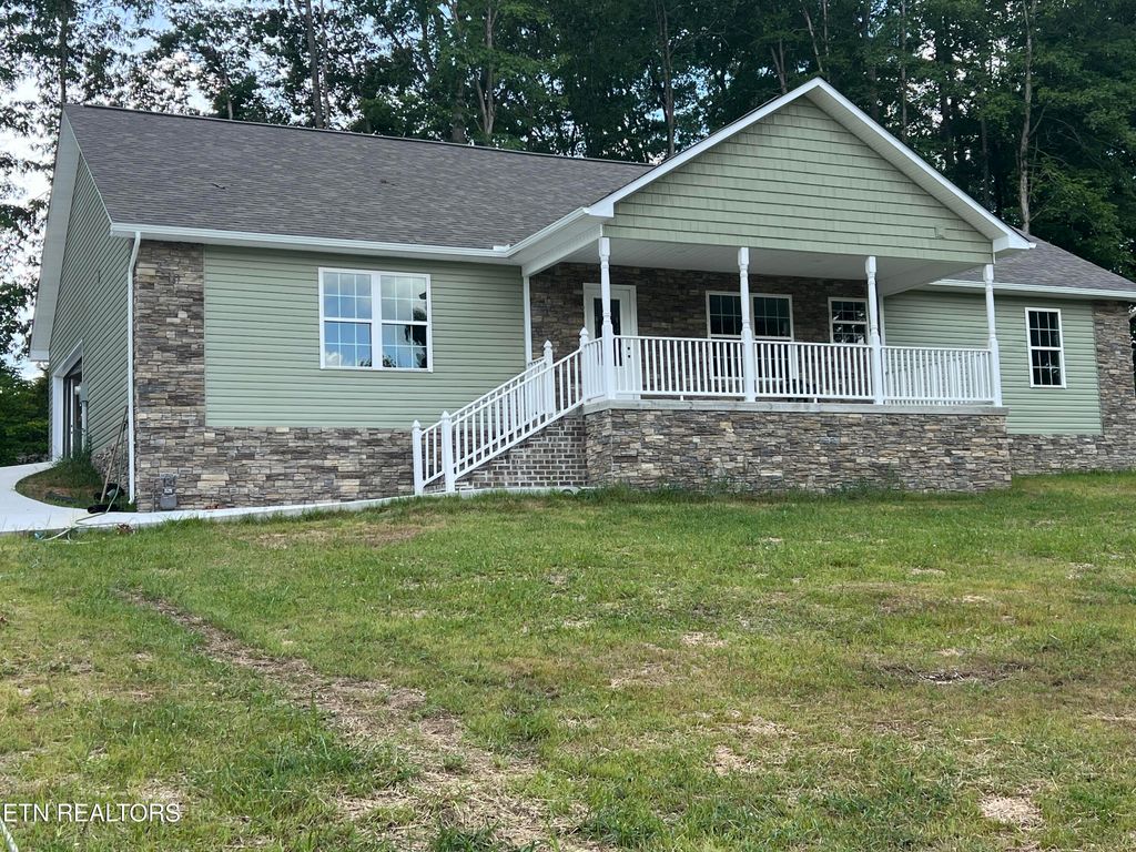 Photo of 310 Summerwind Drive, Crossville, TN 38571 (MLS # 1281621)