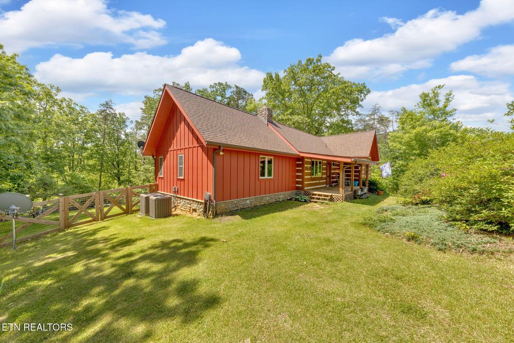 Photo of 1301 Sourwood Way, Seymour, TN 37865 (MLS # 1300331)