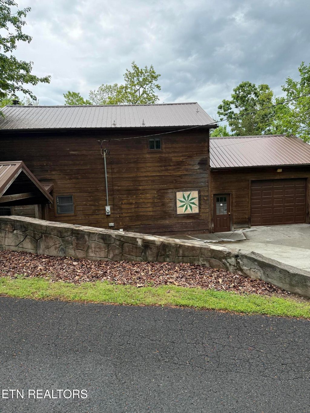 Photo of 2006 Regans Ridge Way, Sevierville, TN 37876 (MLS # 1305106)