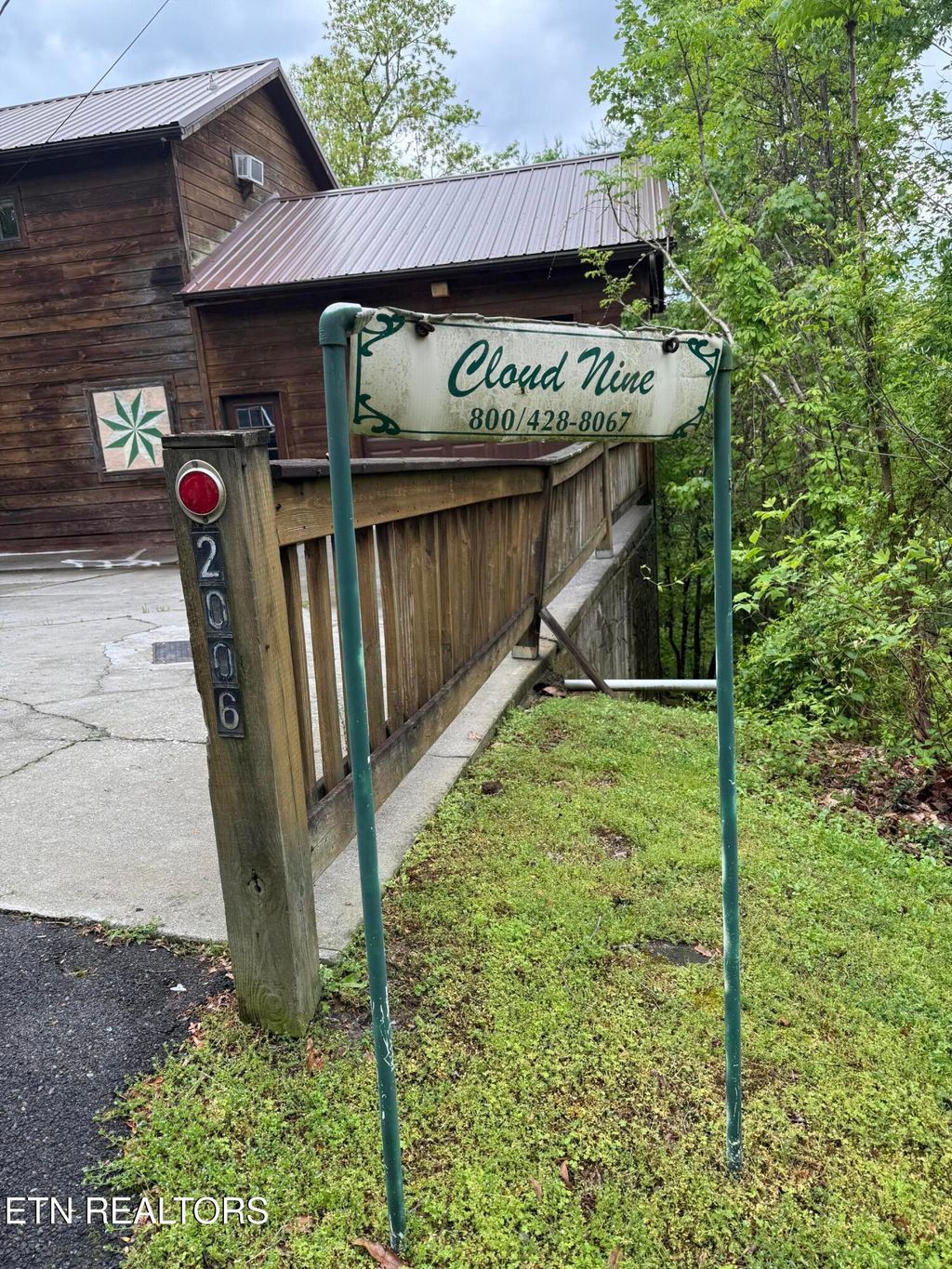 Photo of 2006 Regans Ridge Way, Sevierville, TN 37876 (MLS # 1305106)