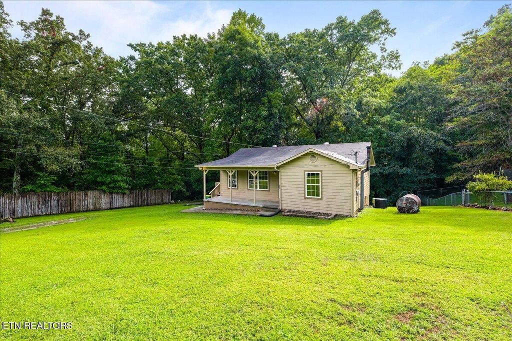 Photo of 810 S 17th St, LaFollette, TN 37766 (MLS # 1314501)