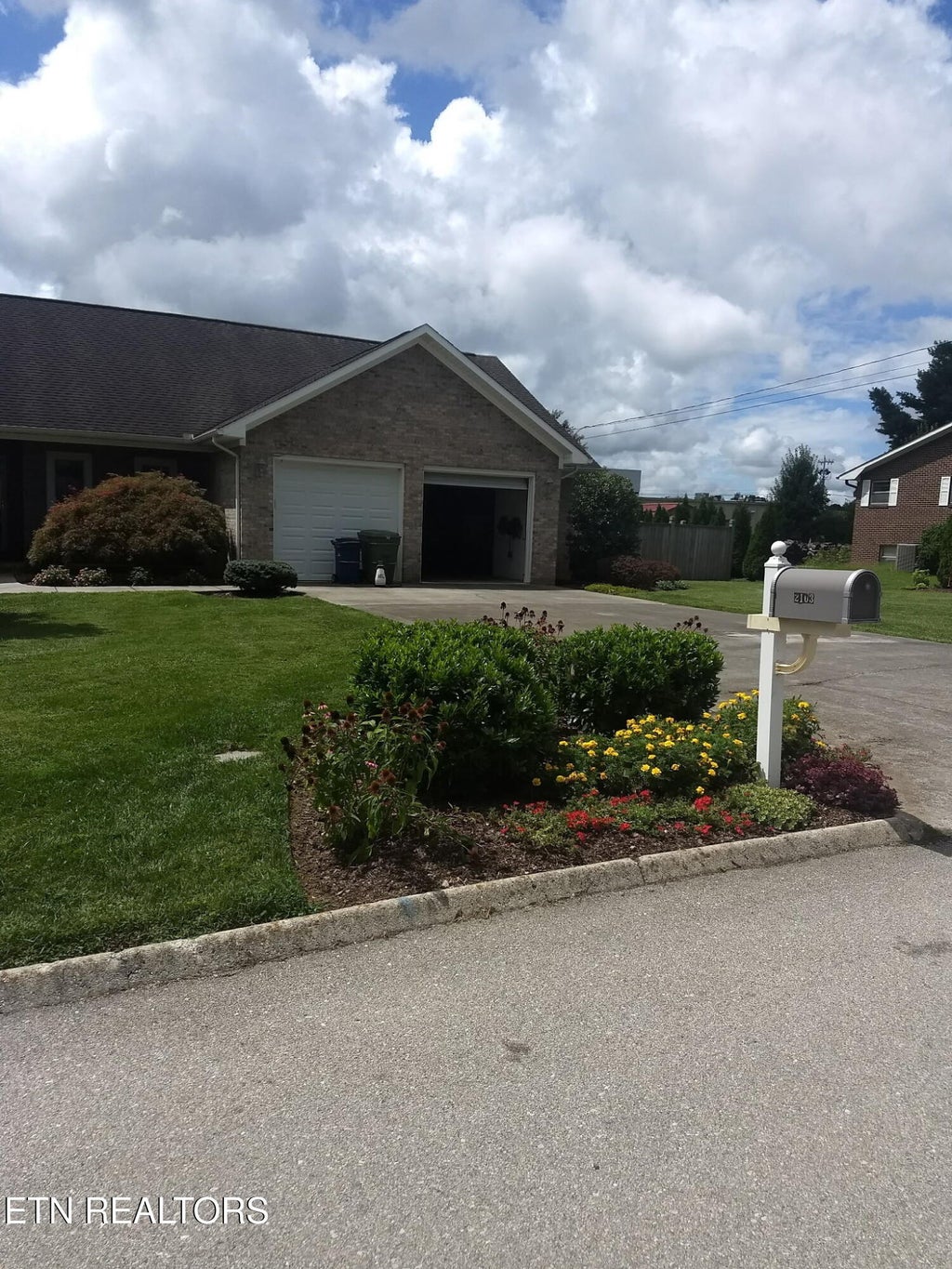 Photo of 2103 Collins St, Morristown, TN 37814 (MLS # 1354384)