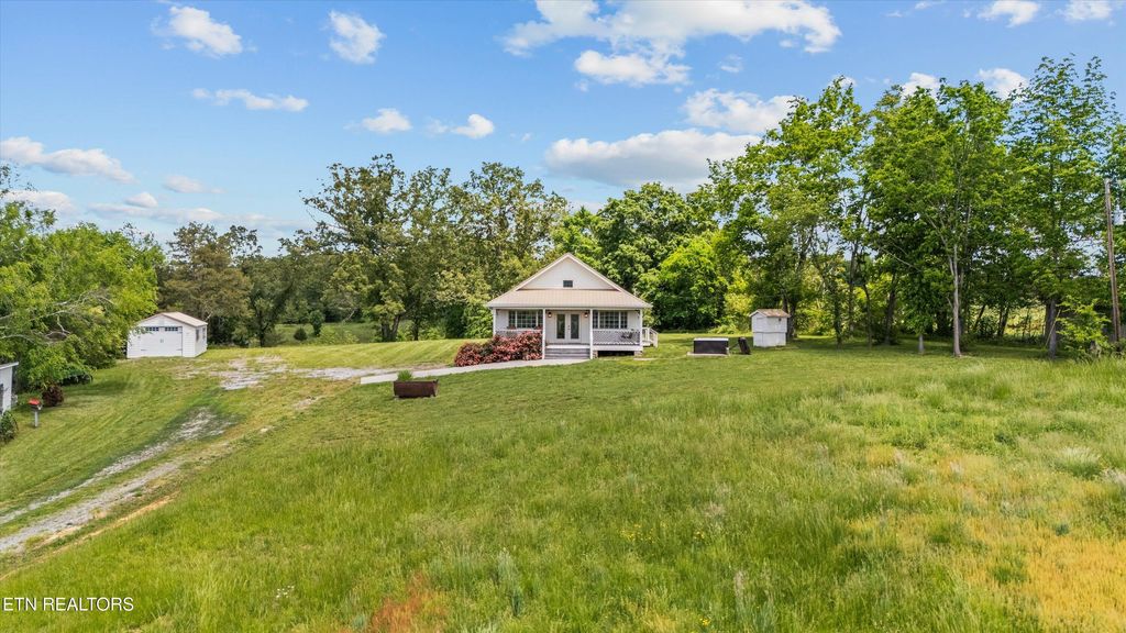 Photo of 2738 indian creek Rd, Dandridge, TN 37725 (MLS # 1299759)