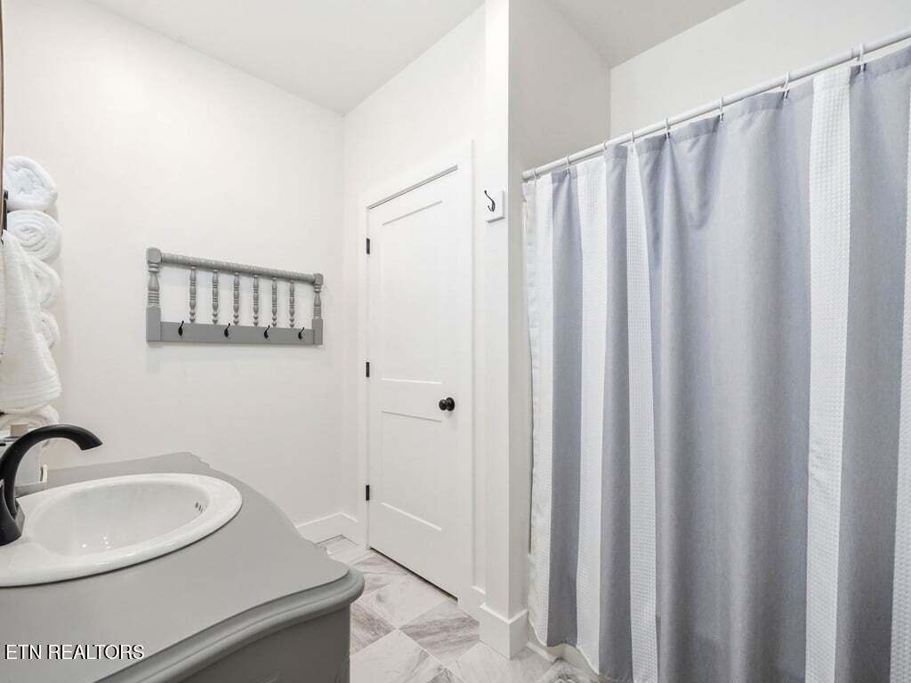 Rogersville, Tennessee, 37857, United States, 3 Bedrooms Bedrooms, ,3 BathroomsBathrooms,Residential,Active,2041608