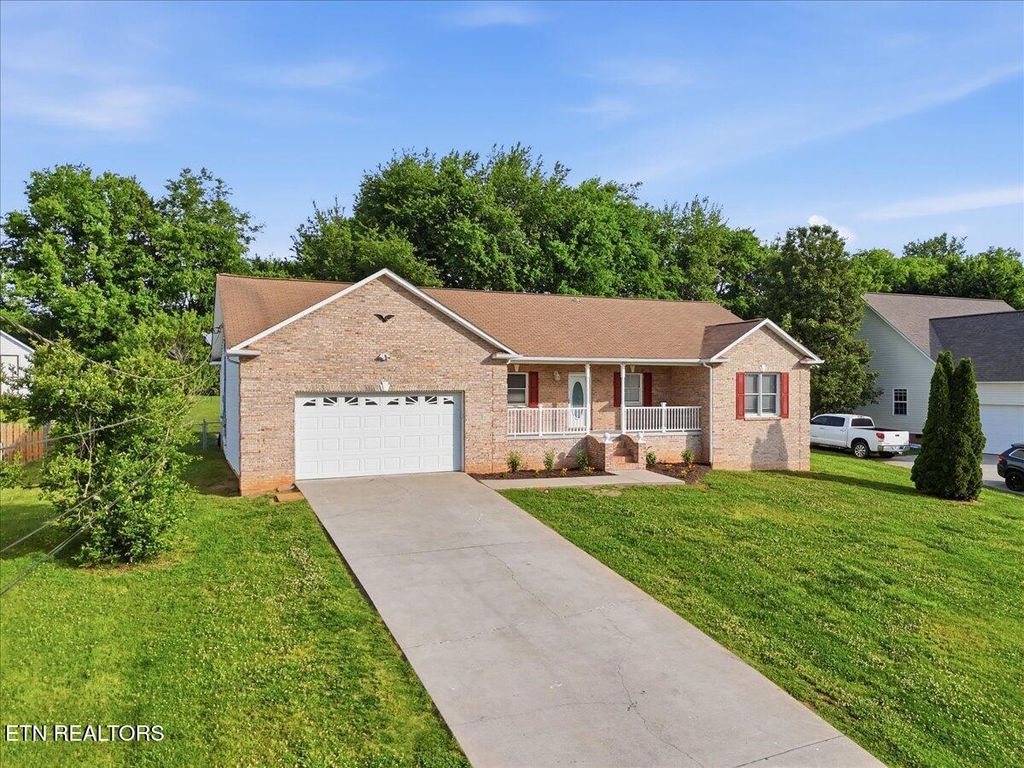 Photo of 1401 Misty Ridge Drive, Lenoir City, TN 37772 (MLS # 1339906)