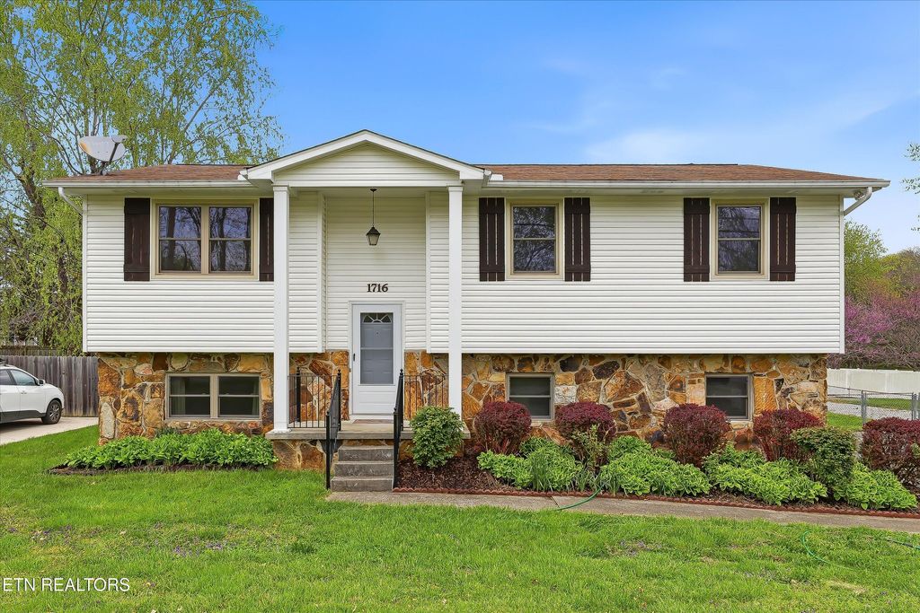 Photo of 1716 Campfire Drive Drive, Knoxville, TN 37931 (MLS # 1334579)