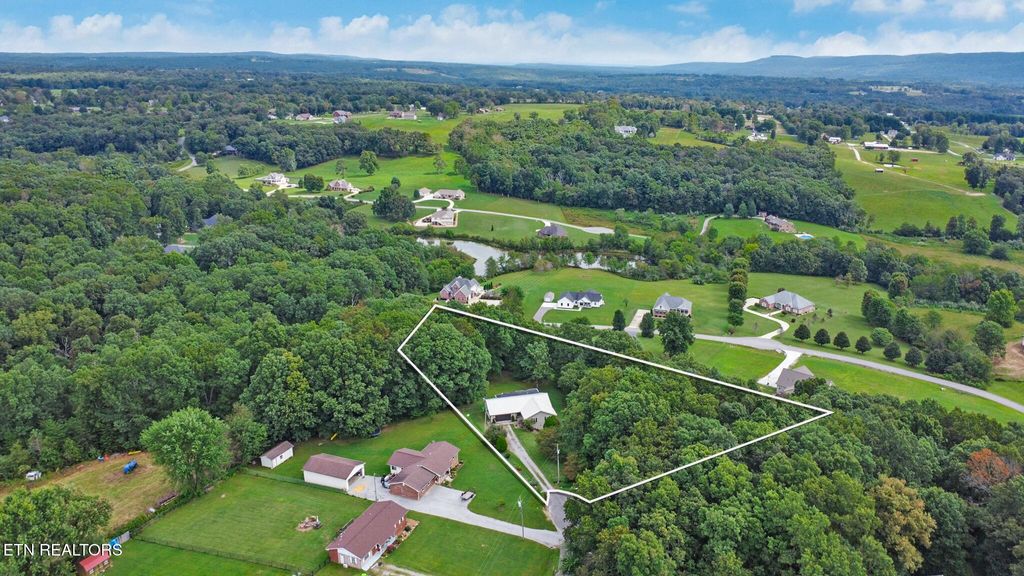 Photo of 211 Chestnut Court, Crossville, TN 38555 (MLS # 1315014)