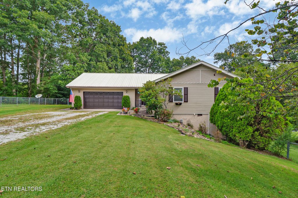 Photo of 211 Chestnut Court, Crossville, TN 38555 (MLS # 1315014)
