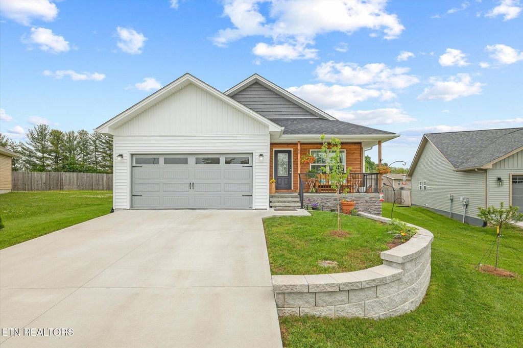 Photo of 60 Sky View Meadow Drive, Crossville, TN 38555 (MLS # 1324113)