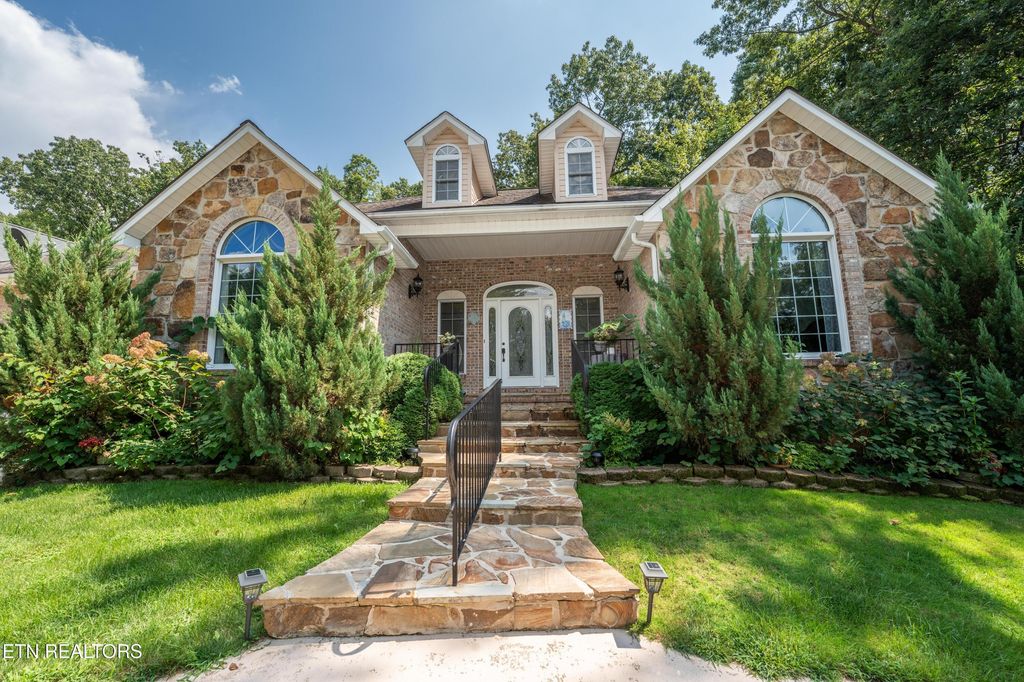 Photo of 31 Oakcrest Court, Crossville, TN 38558 (MLS # 1292179)