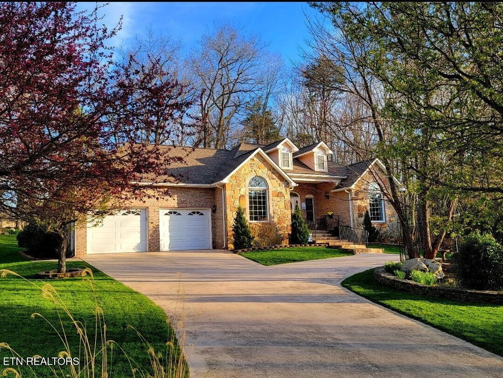 Photo of 31 Oakcrest Court, Crossville, TN 38558 (MLS # 1292179)