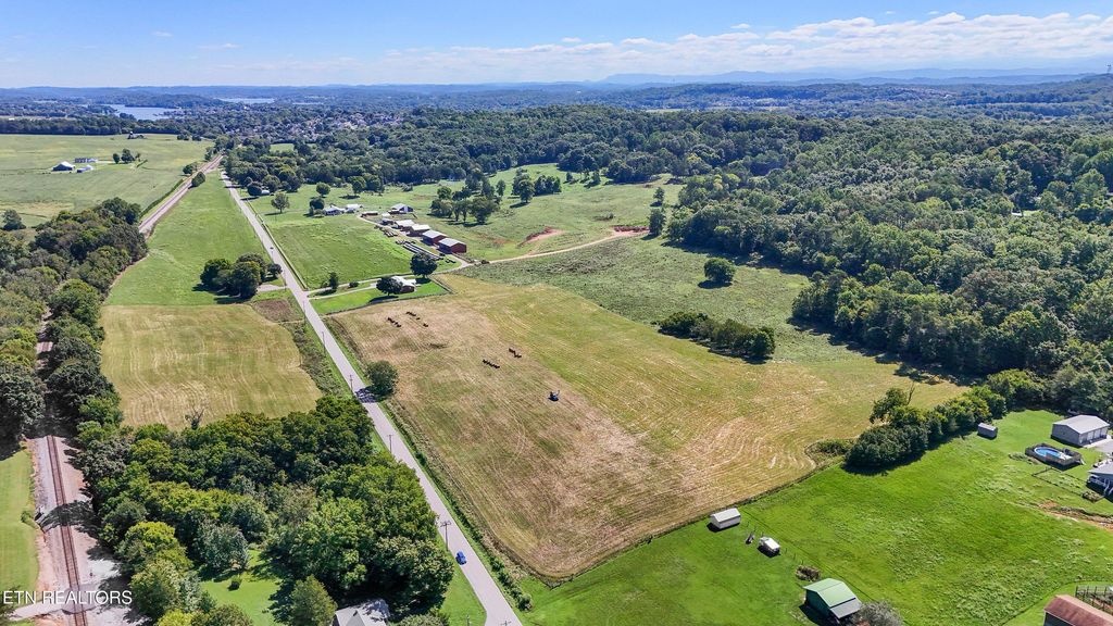 Photo of 21558 Martel Rd, Lenoir City, TN 37772 (MLS # 1320902)
