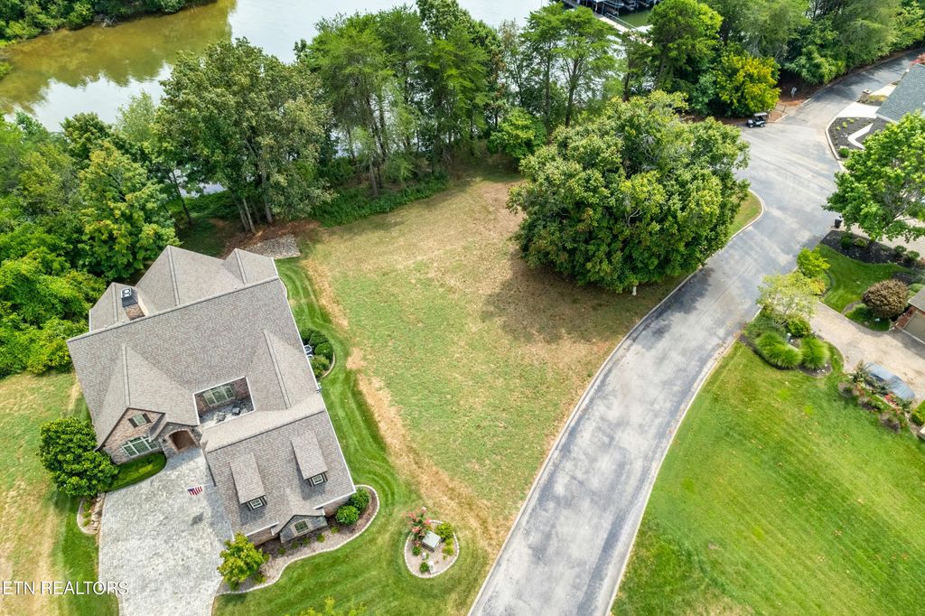 Photo of 1671 Rarity Bay Pkwy, Vonore, TN 37885 (MLS # 1270348)