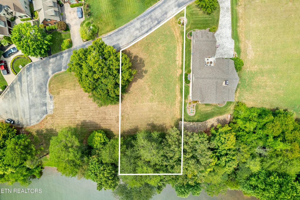 Photo of 1671 Rarity Bay Pkwy, Vonore, TN 37885 (MLS # 1270348)