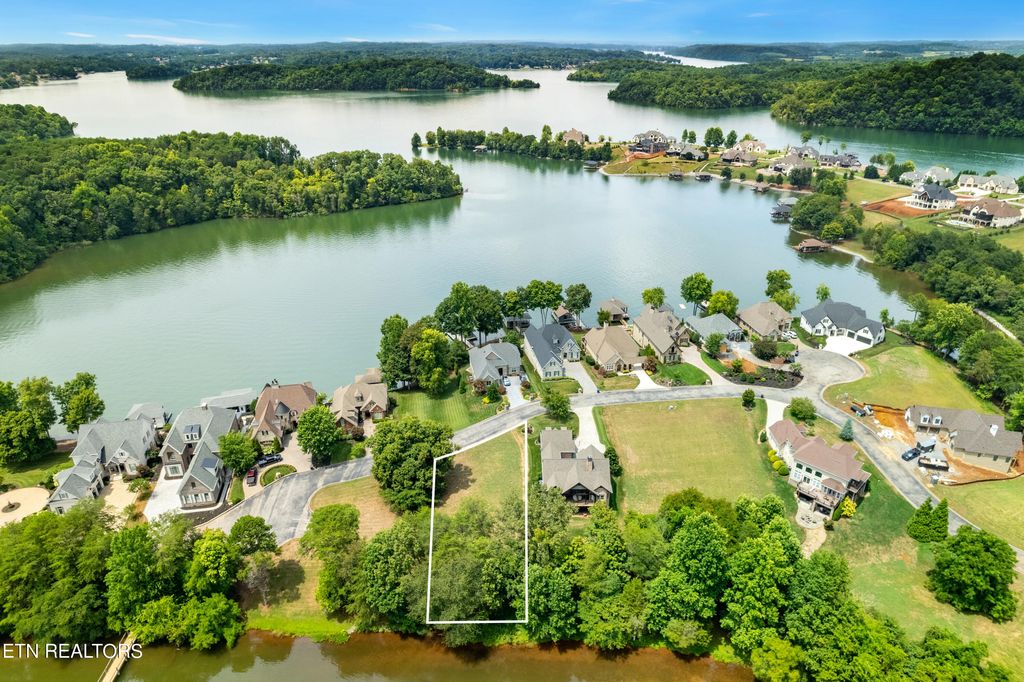 Photo of 1671 Rarity Bay Pkwy, Vonore, TN 37885 (MLS # 1270348)