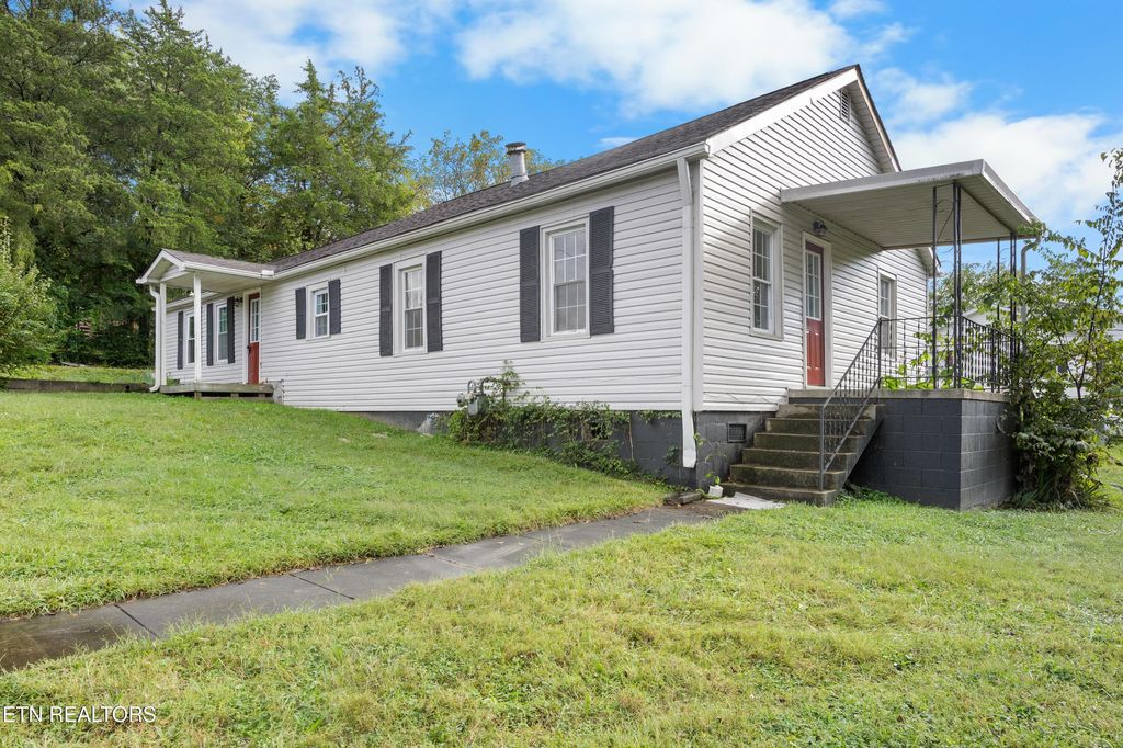 Photo of 4854 Co Op Rd, Rockford, TN 37853 (MLS # 1336045)