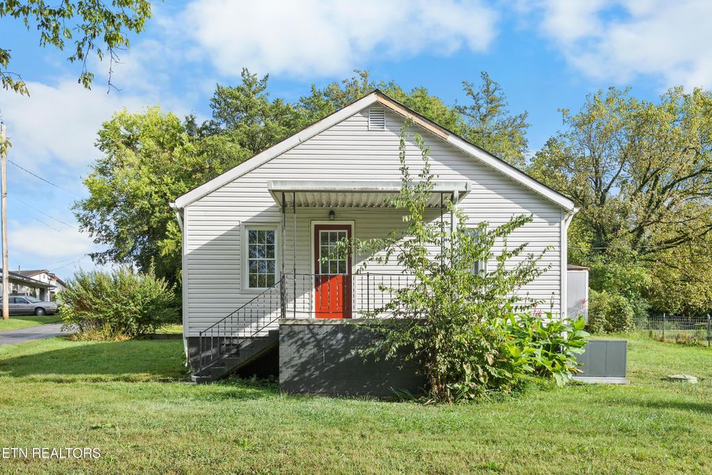 Photo of 4854 Co Op Rd, Rockford, TN 37853 (MLS # 1336045)