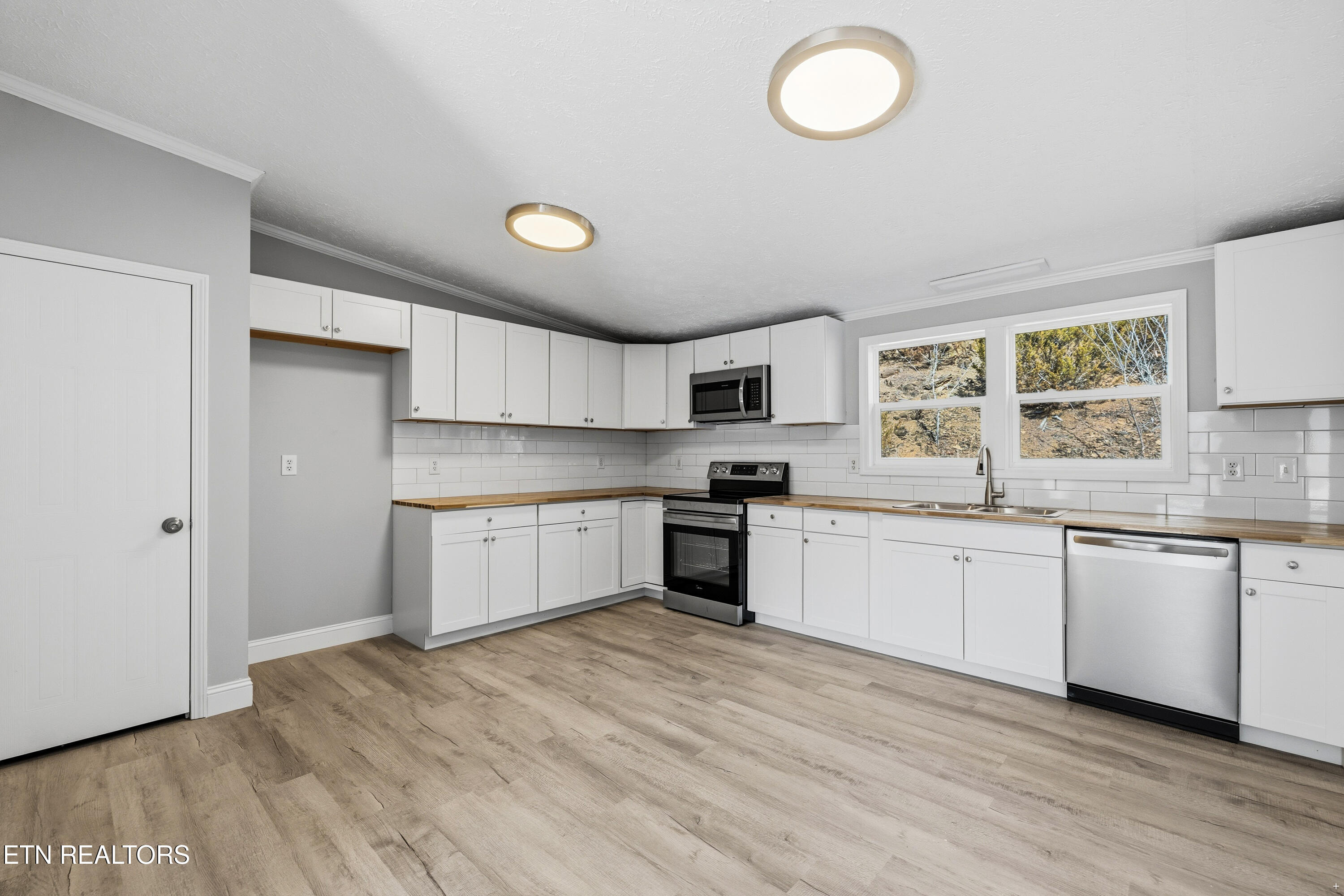 1564 Hollow Springs Rd