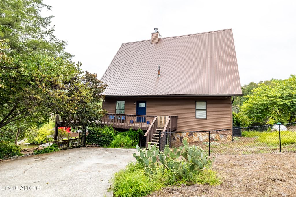 Photo of 3320 Cove Point Drive, Louisville, TN 37777 (MLS # 1234437)