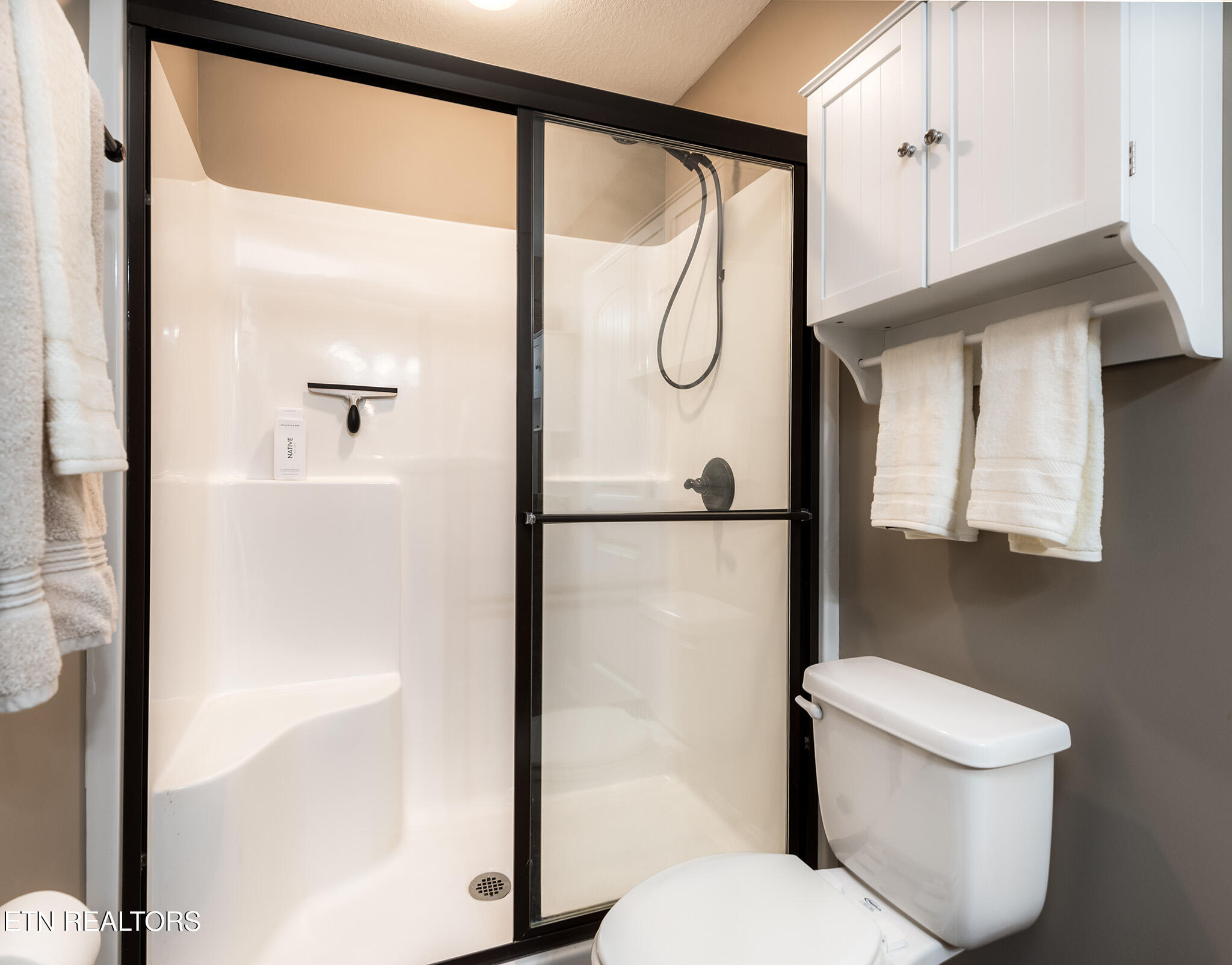 Knoxville, Tennessee 37918, United States, 3 Bedrooms Bedrooms, ,2 BathroomsBathrooms,Residential,Pending,7459