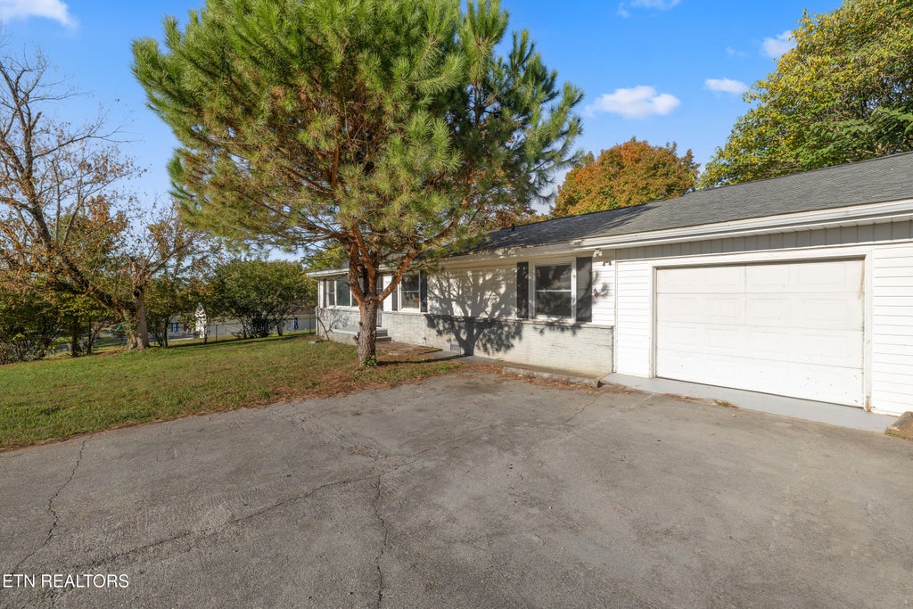 Photo of 1623 Reaves Rd, Knoxville, TN 37912 (MLS # 1360714)