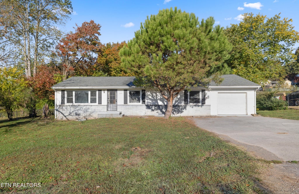 Photo of 1623 Reaves Rd, Knoxville, TN 37912 (MLS # 1360714)
