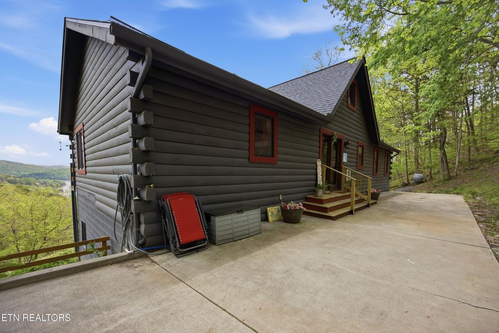 Photo of 699 Lakeview Drive, Sharps Chapel, TN 37866 (MLS # 1338451)