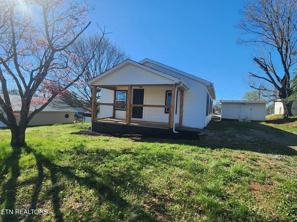 Photo of 509 Childress Ave, Sweetwater, TN 37874 (MLS # 1334584)