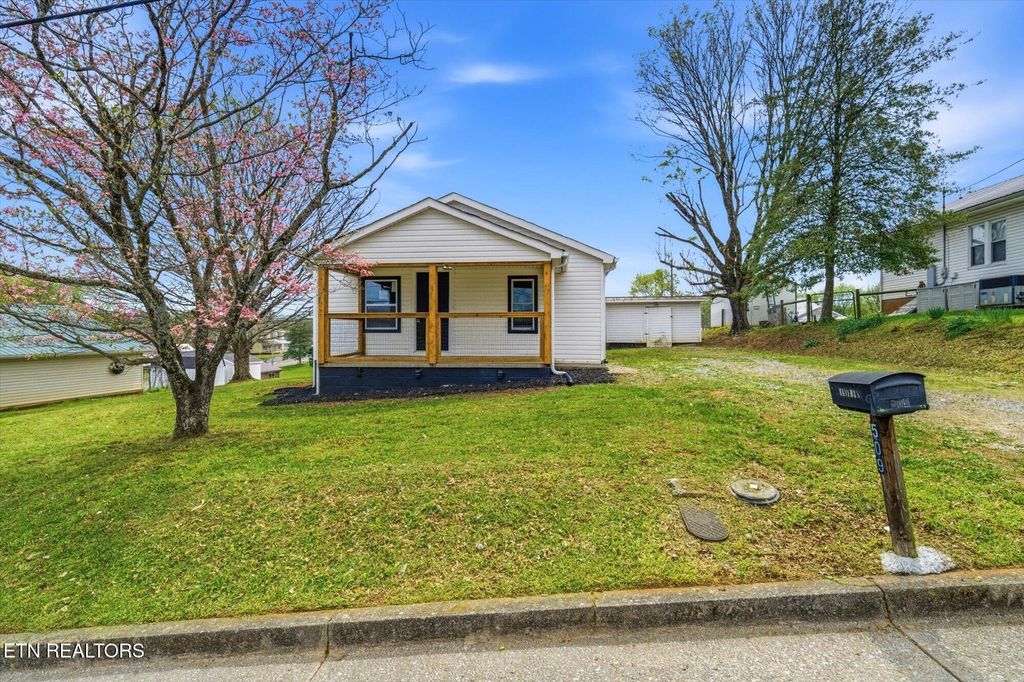 Photo of 509 Childress Ave, Sweetwater, TN 37874 (MLS # 1334584)