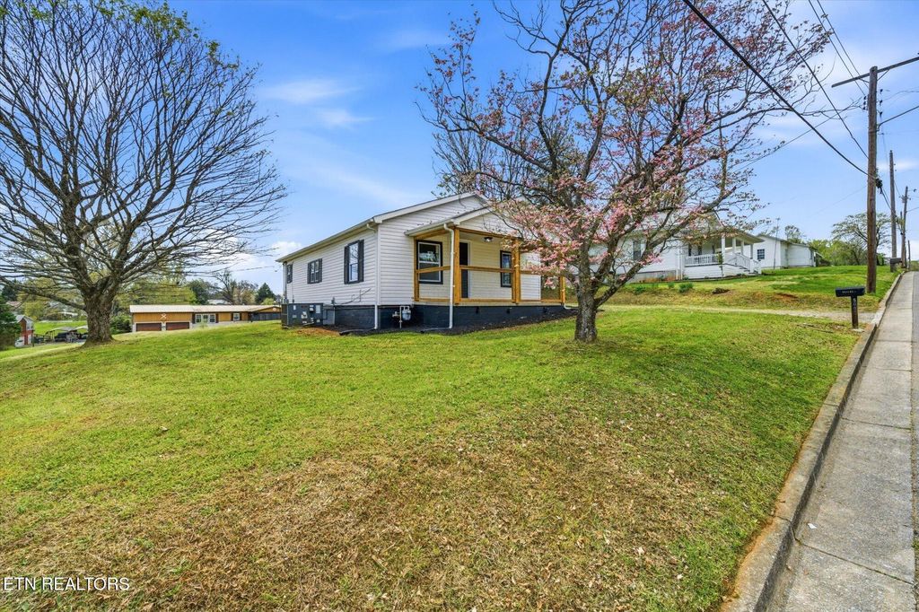 Photo of 509 Childress Ave, Sweetwater, TN 37874 (MLS # 1334584)