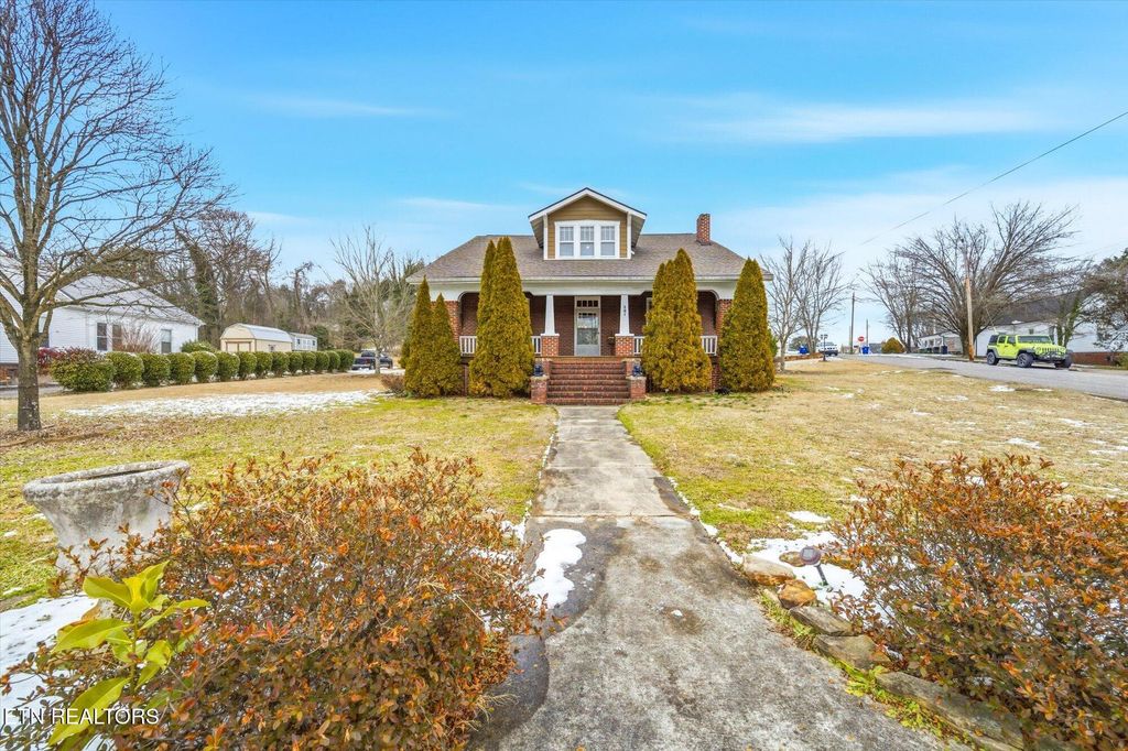 Photo of 201 W Washington Ave, Clinton, TN 37716 (MLS # 1328485)