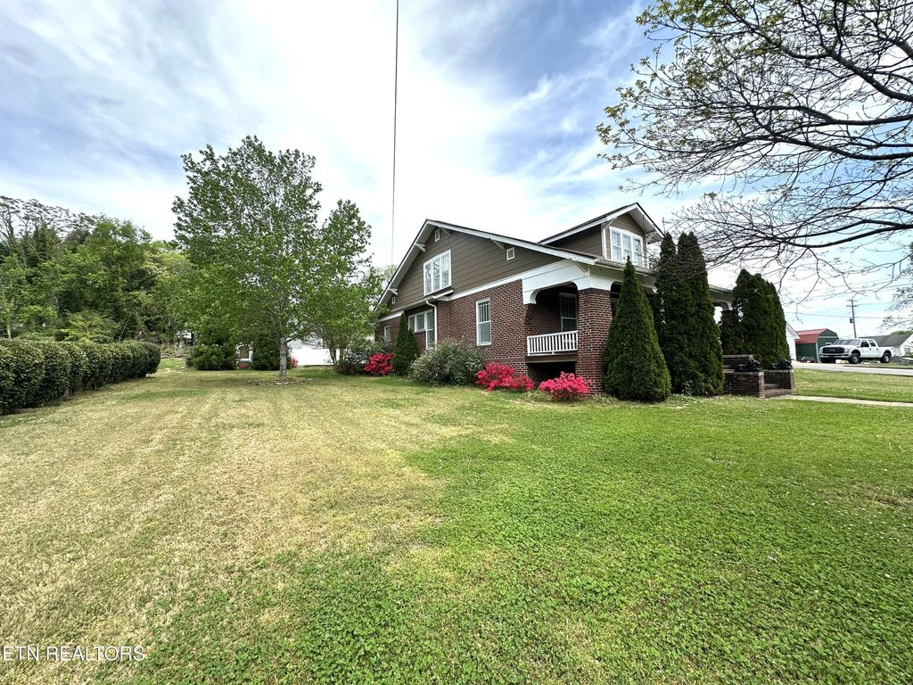 Photo of 201 W Washington Ave, Clinton, TN 37716 (MLS # 1328485)