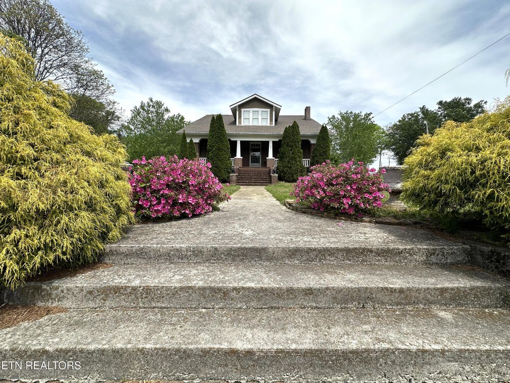 Photo of 201 W Washington Ave, Clinton, TN 37716 (MLS # 1328485)