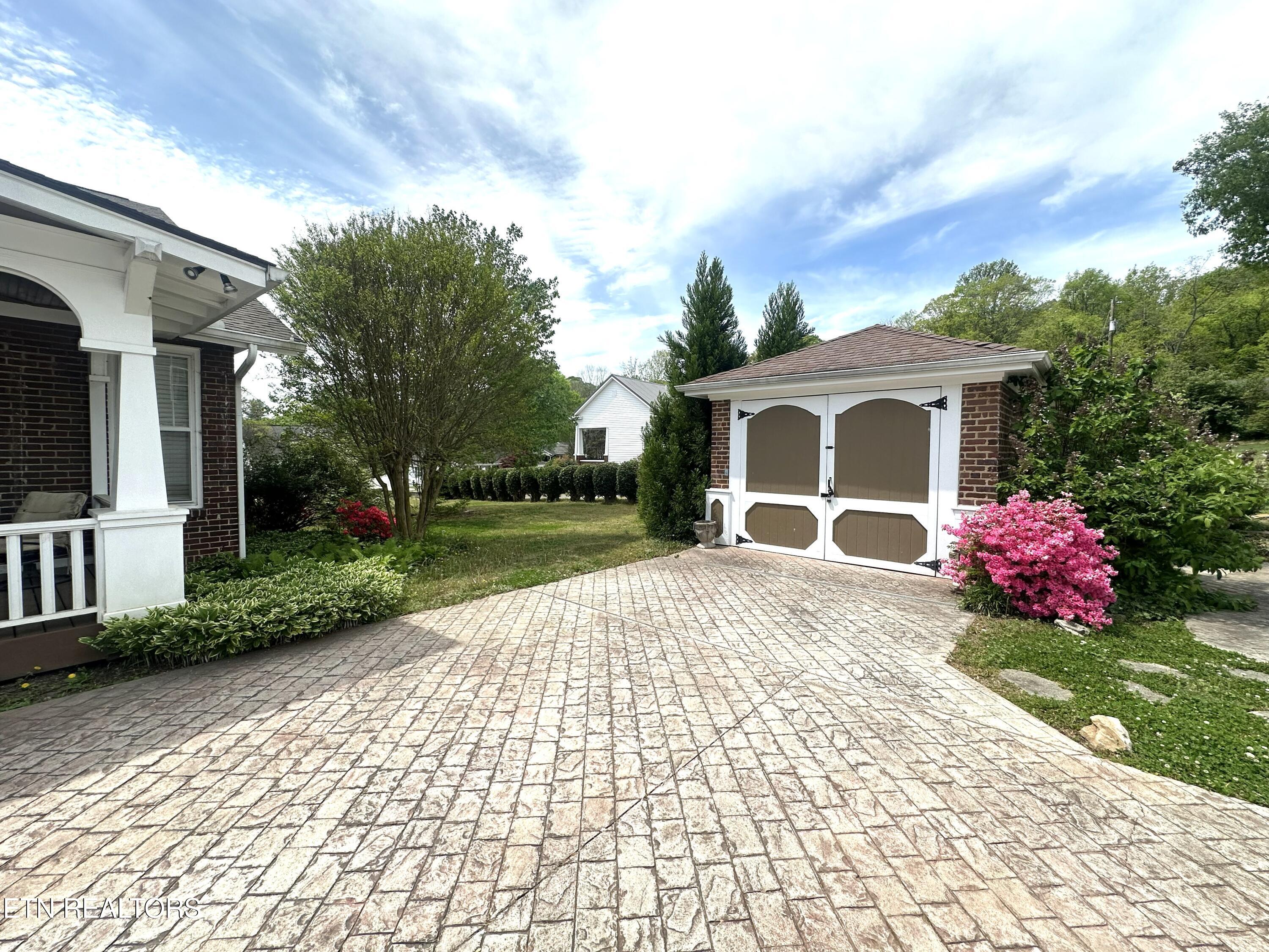 201 W Washington Ave