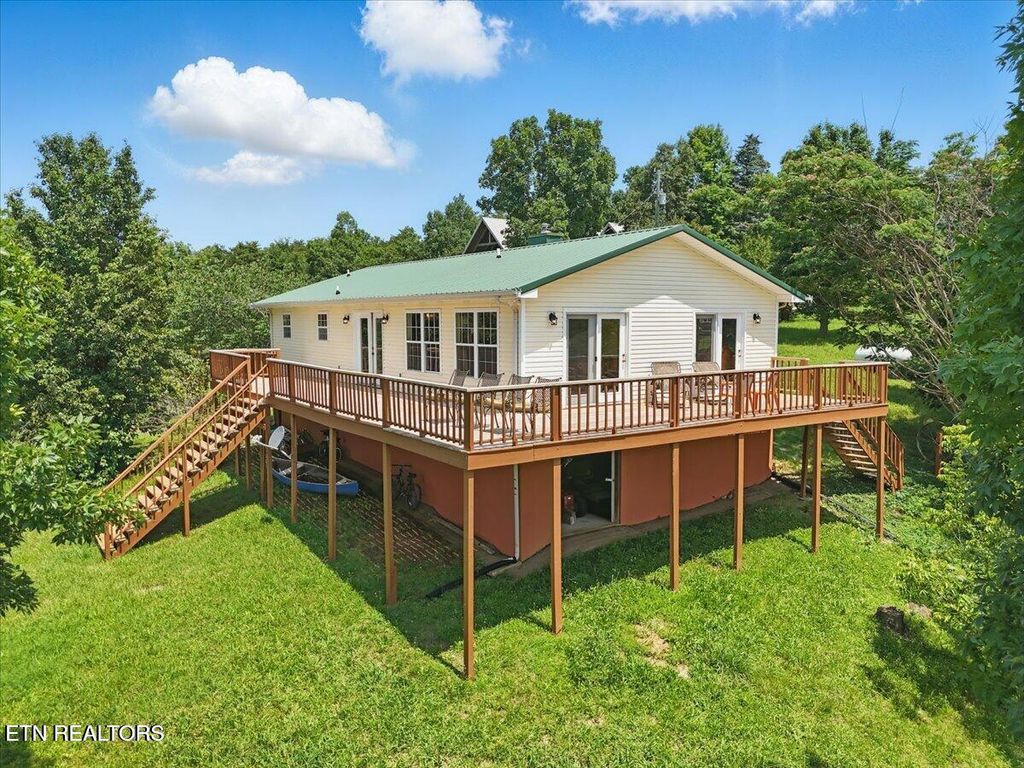 Photo of 1381 Lake Front Drive, Dandridge, TN 37725 (MLS # 1337644)
