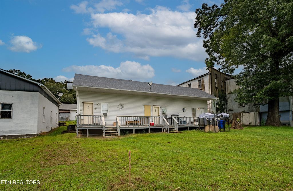 Photo of 823 Siluria St, Harriman, TN 37748 (MLS # 1321746)