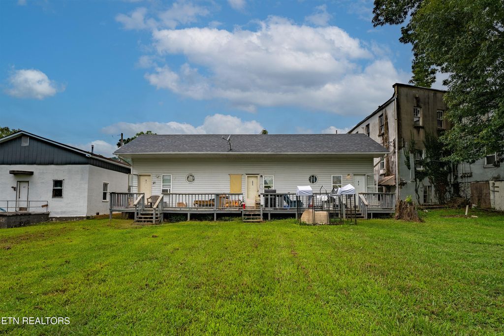 Photo of 823 Siluria St, Harriman, TN 37748 (MLS # 1321746)