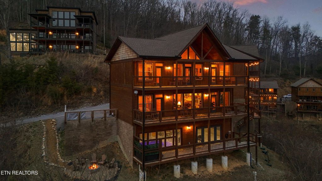 Photo of 4608 Dreamland Way, Sevierville, TN 37876 (MLS # 1331944)